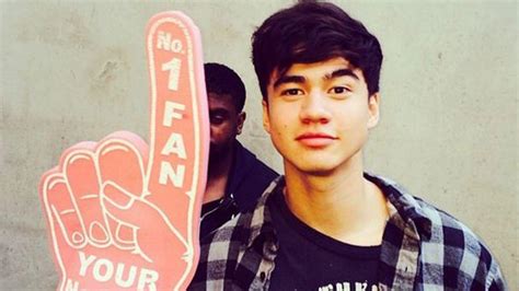 The hood #2 is released! 5 Seconds of Summer's Calum Hood Admits to Naked Photos ...