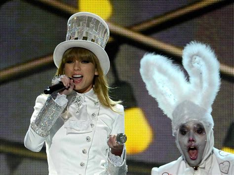 Taylor Swifts Alice In Wonderland Grammys Performance Business Insider