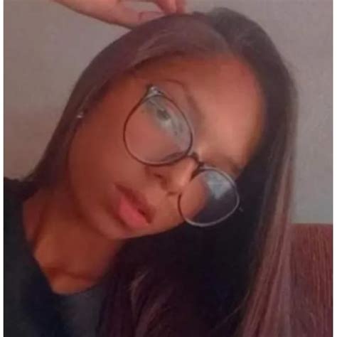 Corpo de jovem estuprada e morta a facadas pelo ex namorado é velado em