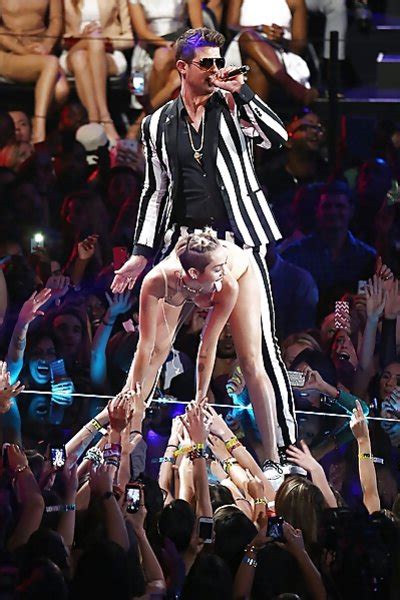 Miley Cyrus Vmas 2013 Bands A Make Her Dance Zb Porn