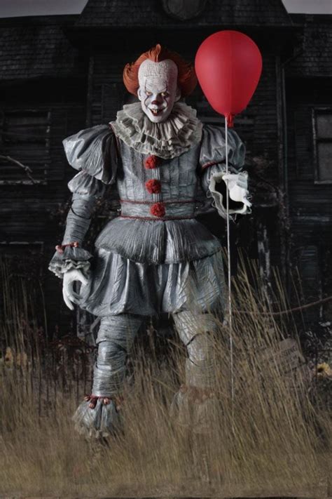 Check spelling or type a new query. Pennywise aus Stephen Kings "Es" Verfilmung 2017 von Neca