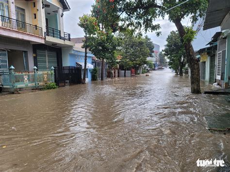 Residents Struggle With Flooded Streets Flash Flood In Vietnam Tuoi