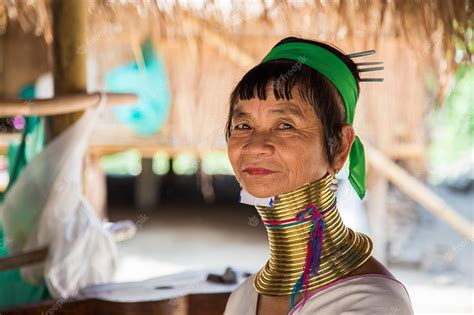 Premium Photo Long Neck Lady Kayan Lahwi Tribe Known For Wearing