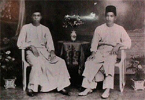 Pakaian tradisional melayu pengkhazanahan rumah melayu. Origin of Baju Melayu