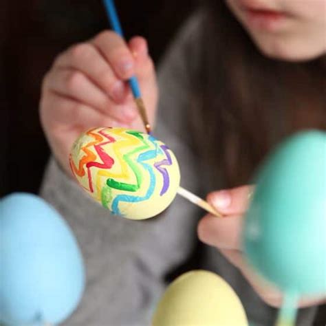How To Paint Plastic Easter Eggs Theyre Gorgeous Happy Hooligans