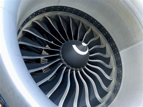 Automotive Titanium Pratt And Whitney Aircraft Jet Engine Turbine Blade