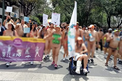Realizan primer Día al Desnudo en Ciudad de México para normalizar la