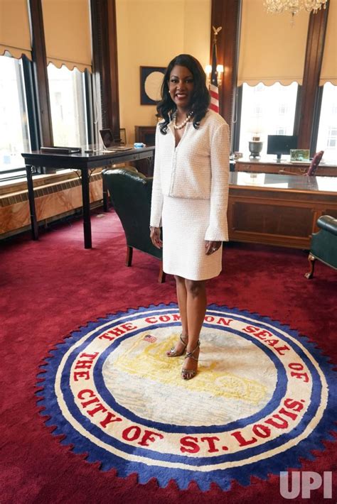 Photo Tishaura O Jones Sworn In As First Black Woman Mayor Of St Louis Slp Upi Com