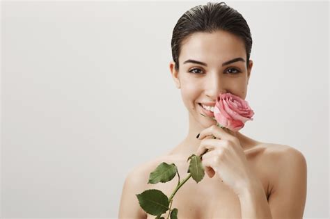 Free Photo Sensual Happy Woman Standing Naked With Rose Smiling Flirty