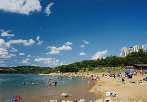 It has several resorts that all have boat slips available for guests, and it is the closest area on table rock to branson. Swimming Holes on Table Rock Lake | Branson Vacation Retreats