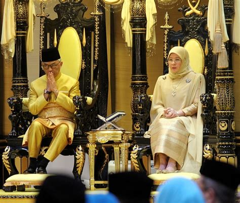 Ketertinggian juga boleh dilihat pada perlembagaan malaysia yang menjamin hak asasi dan kebebasan rakyat. SULTAN PAHANG DILANTIK SPB YANG DI PERTUAN AGONG XVI ...