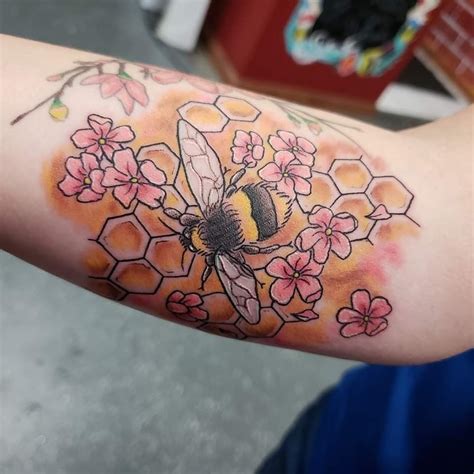 Beautiful Bumblebee Tattoo Bumble Bee Tattoo Honeycomb Tattoo Tattoos