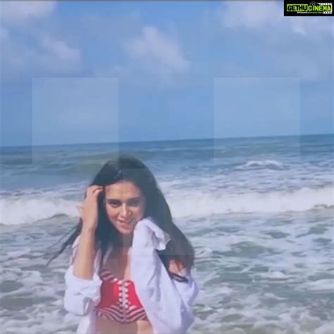 Aditi Rao Hydari Instagram When Lifes A Beach Takemeback Gethu