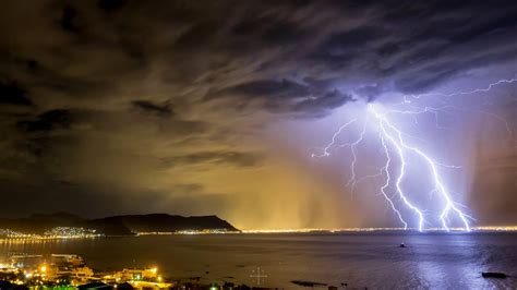 Dazzling Photos Of Rare Lightning Over Cape Town Sapeople Worldwide