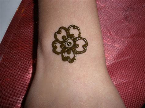 Basic Flower Henna Designs