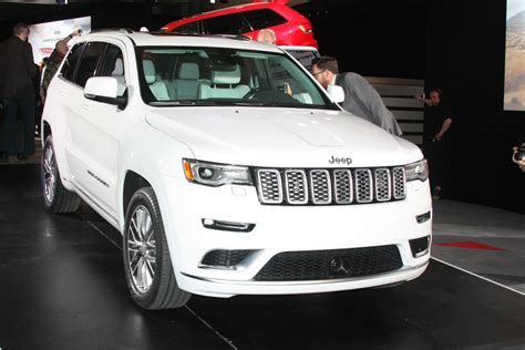 2017 Jeep Grand Cherokee Trailhawk And Summit Revealed Digital Trends
