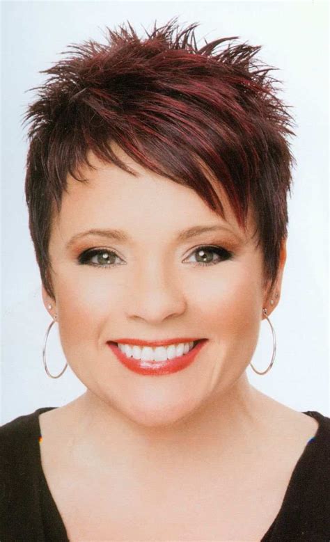 Classy short blonde haircut for older women. 3 Edgy Ways of using Highlights for reviving Your Short Hair