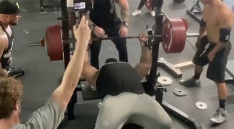 Julius Maddox Bench Presses 350 Kg 771 Pounds In Training Heaviest Raw Bench To Date Barbend