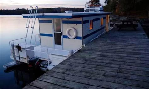 Rent The 38ft Blue Houseboat For 6 People In Gananoque Ontario