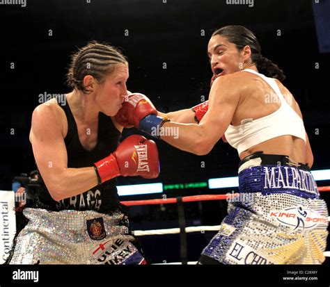 Peruvian Boxer Kina Malpartida R Fights Against British Lindsay