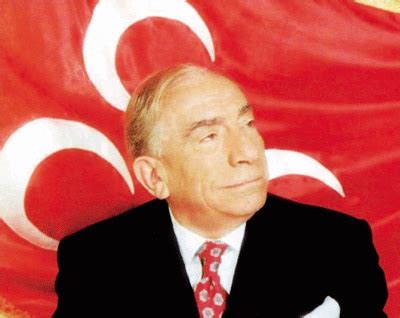 Onu yurdumuzun her köşesine götürünüz ve her türk'ün kalbini onunla tutuşturunuz. Alparslan Türkeş - Biyografya