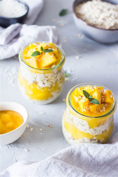 A mango is a stone fruit produced from numerous species of tropical trees belonging to the flowering plant genus mangifera, cultivated mostly for their edible fruit. Mango-Kokos Porridge - leckeres Frühstück - www ...