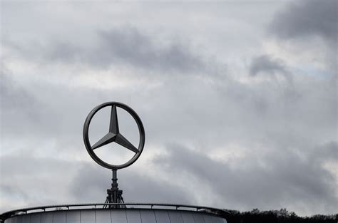 Daimler heißt nun Mercedes Benz Neustart in Stuttgart