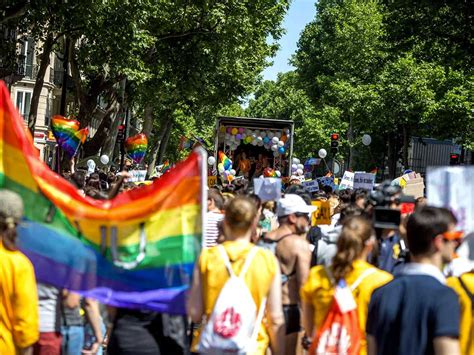 tÊtu qui sont les lgbt en marche avec macron qui défileront à la pride de paris