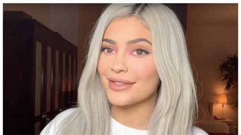 Kylie Jenner Created A Beauty Tutorial For Wearing Bright Hot Sex Picture
