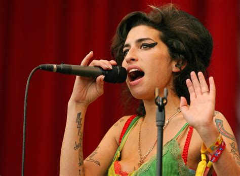 Amy Winehouses 1 And Only Grammy Performance Almost Didnt Happen At All
