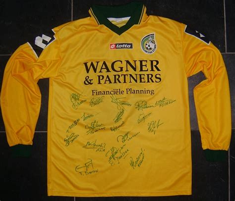 In het seizoen 2017/18 speelde hij op huurbasis voor de graafschap waarmee hij via de nacompetitie naar de eredivisie promoveerde. Fortuna Sittard Home football shirt 2001 - 2002.