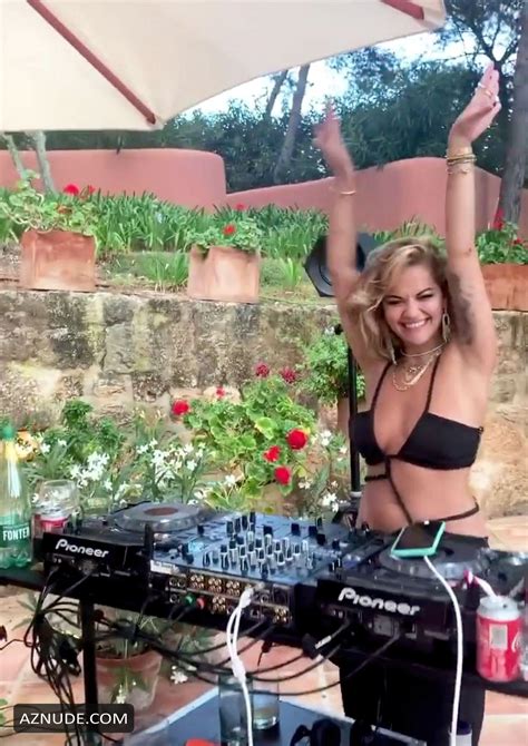Rita Ora Sexy In A Dj Session During The Birthday Party Of Actress