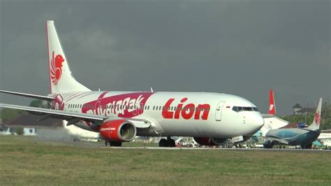 Lion Air Boeing 737 900er Bukalapak Pk Lhh Landing At Yogyakarta