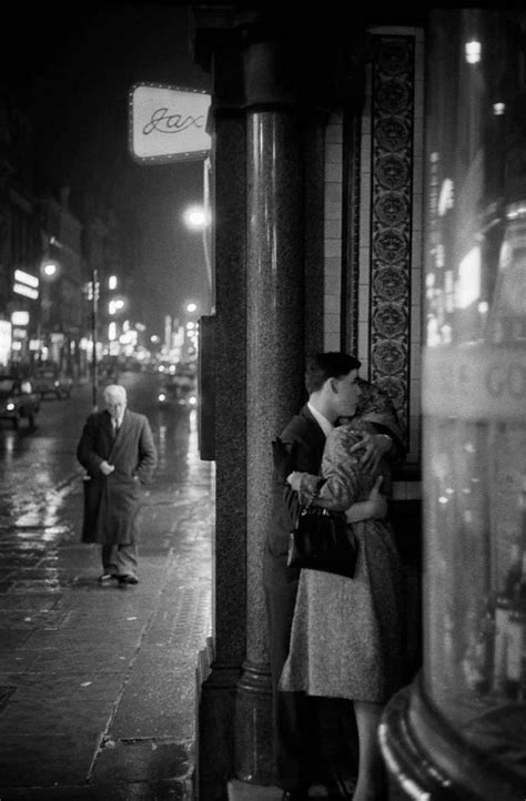 London 1960 Bygonely Romantic Couples Vintage Photos Magnum Photos