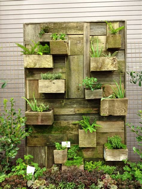 Reclaimed wood pallet vertical garden wall | Vertical garden diy, Vertical garden planters ...