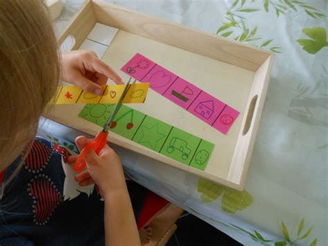 Activités Montessori : apprendre à découper avec des ciseaux (3) | Bout