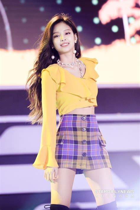 10 Times Blackpinks Jennie Rocked A Plaid Outfit And Looked Hot Af