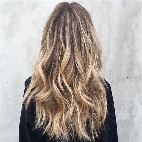 Dark roots can show off your natural hair color or the darkest shade of your hair dye. California Blonde via @briannacolette_hair | Dyed blonde ...