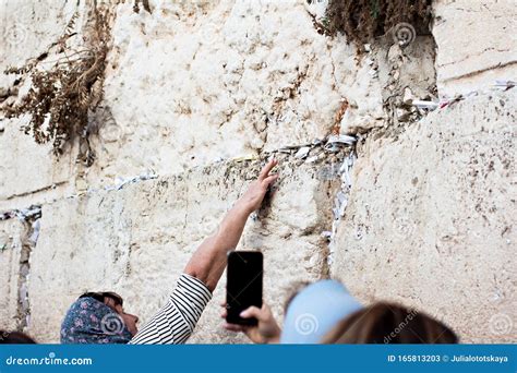 Jerusalem Wall Of Tears The Western Wall Notes With Requests To God
