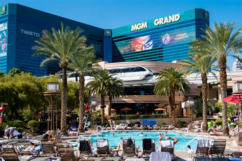 First opened in 1993, the mgm grand las vegas truly is grand. 7 Las Vegas Pools to Save You From the Summer Sizzle! - Las Vegas Monorail