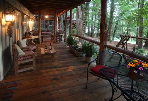 It's located in the southwest part of the state and should be on your radar for weekend getaways in georgia. 5 Breathtakingly Romantic Getaways in North Georgia | Lake ...