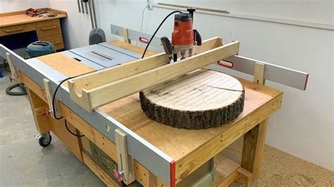 The side rails of the sled support a plywood jig that holds a router. Pin on Good ideas