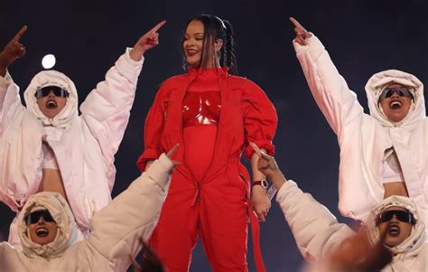 The Biggest Moments From Rihannas Super Bowl Halftime Show