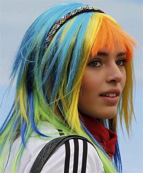 Pin By Brooy Samosir On Chicas Del Mundial Bold Hair Color Summer