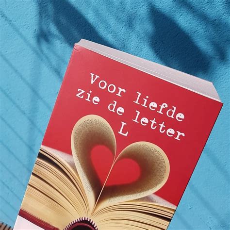 This brazilian tells the story of a young boy named hugo who is sent to stay with his mother in a large, expensive house. Love in the air? Over een boekwinkel brieven en een ...