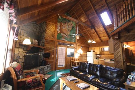 Discover 339 cabins to book online direct from owner in west virginia, united states of america. New River Gorge Cabins living room1 - New River Gorge ...