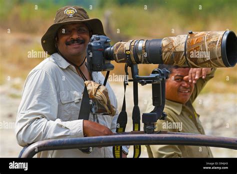 Professional Wildlife Photographer Stock Photo Alamy