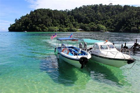 Once you arrived at tunku abdul rahman marine park, the entrance fee charged is rm3/adult and rm1/child. Snorkelling in Malaysian Borneo: Tunku Abdul Rahman Park