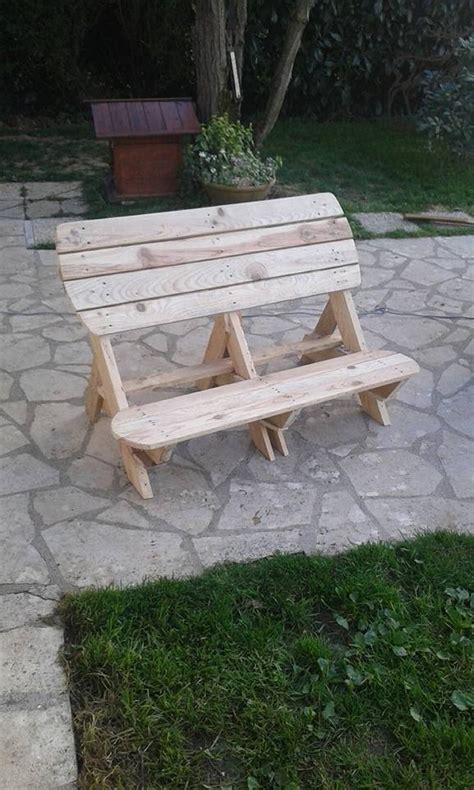 Garden without a bench is incomplete. DIY Cute Pallets Made Garden Bench | Pallet Ideas