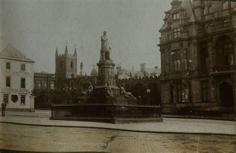 Stephenson Monument Nerwcastle Upon Tyne Newcastle Upon Tyne